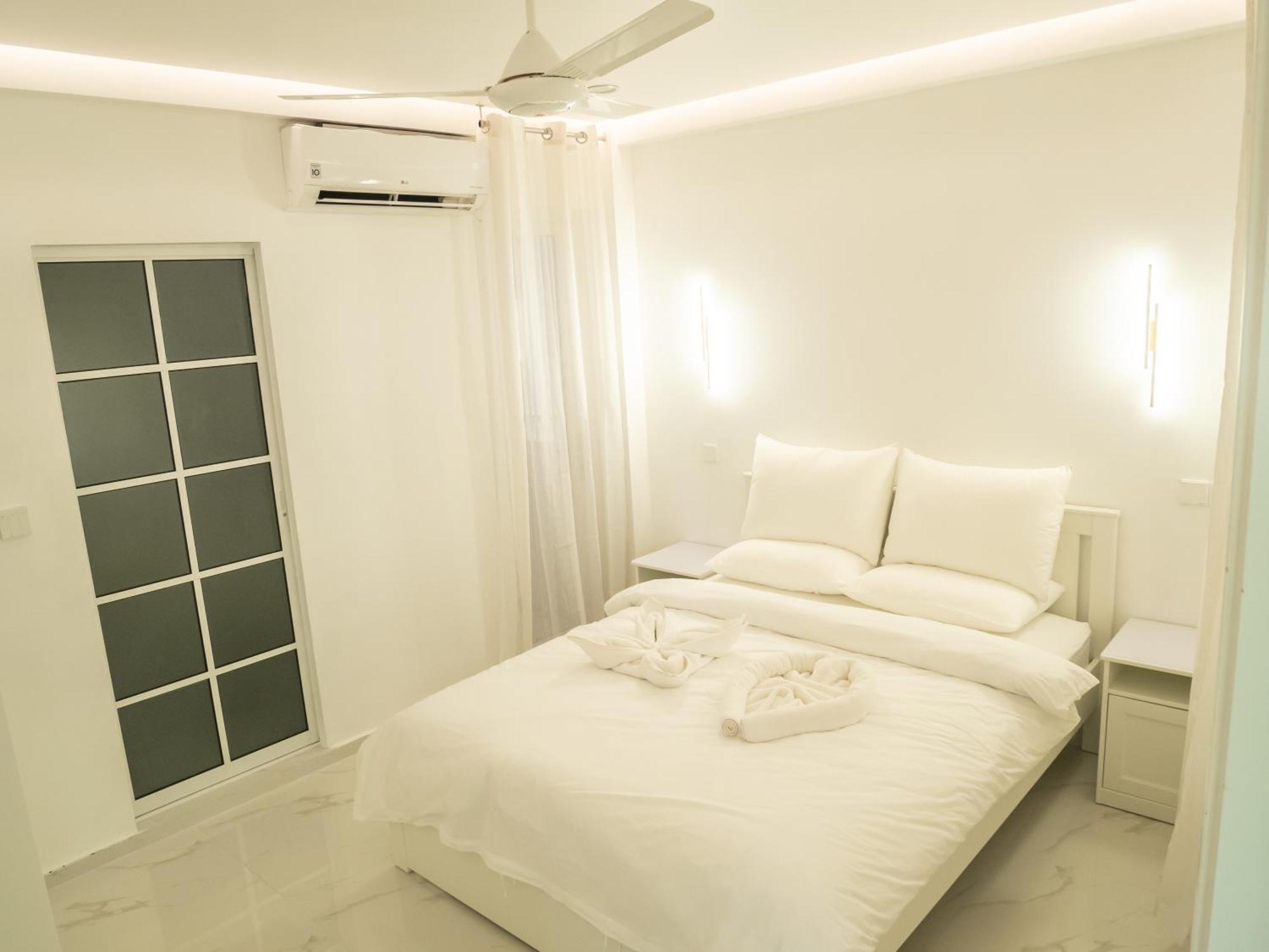 Beachfront Apartment Malé Esterno foto